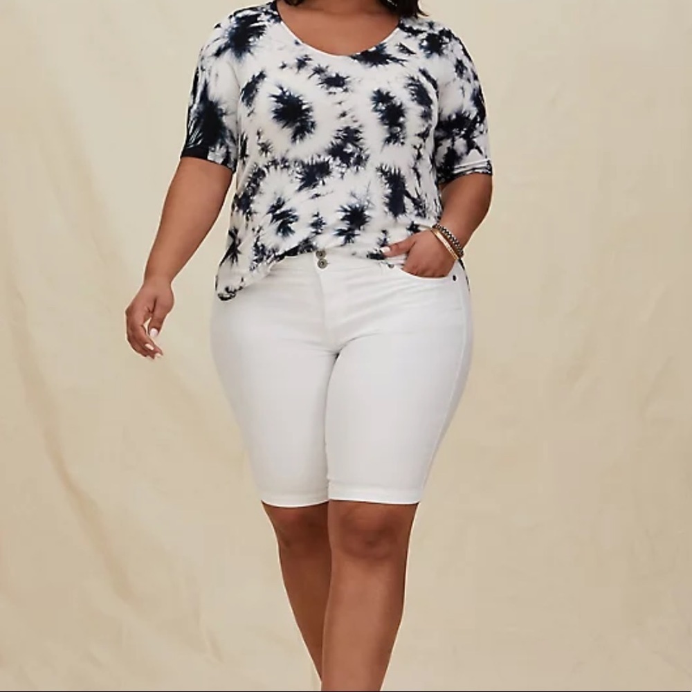 NWT Torrid White Denim Jegging Bermuda Shorts 14